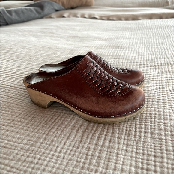 Vintage Braided Leather Clogs - Picture 2 of 9